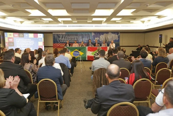 quais sao as acoes destacadas pelo ministro favaro para o agro em santa catarina