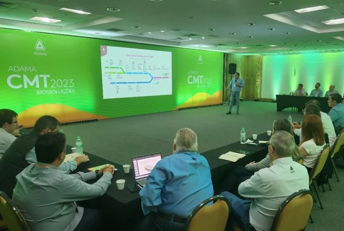 quais sao os desafios atuais e futuros enfrentados pelos consultores pesquisadores e agricultores no manejo de pragas doencas e plantas daninhas utilizando biossolucoes