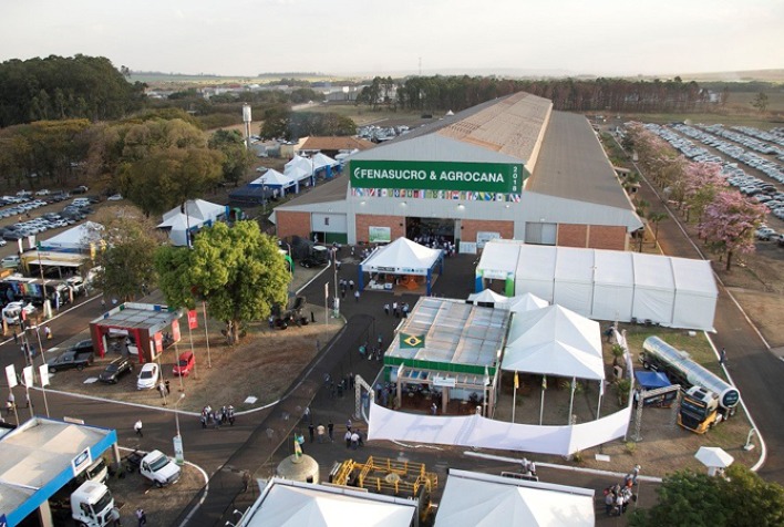 Quais soluções completas para o agronegócio estão sendo apresentadas pela Texaco e Ipiranga Lubrificantes durante a Fenasucro & Agrocana 2023, até a próxima sexta-feira?