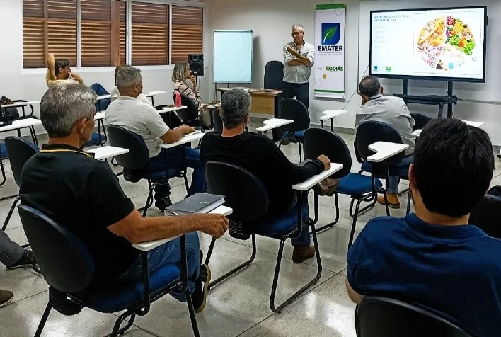 Qual é o objetivo do minicurso de produção de hortaliças realizado pela Emater para os servidores da Seduc? 18 qual e o objetivo do minicurso de producao de hortalicas realizado pela emater para os servidores da seduc