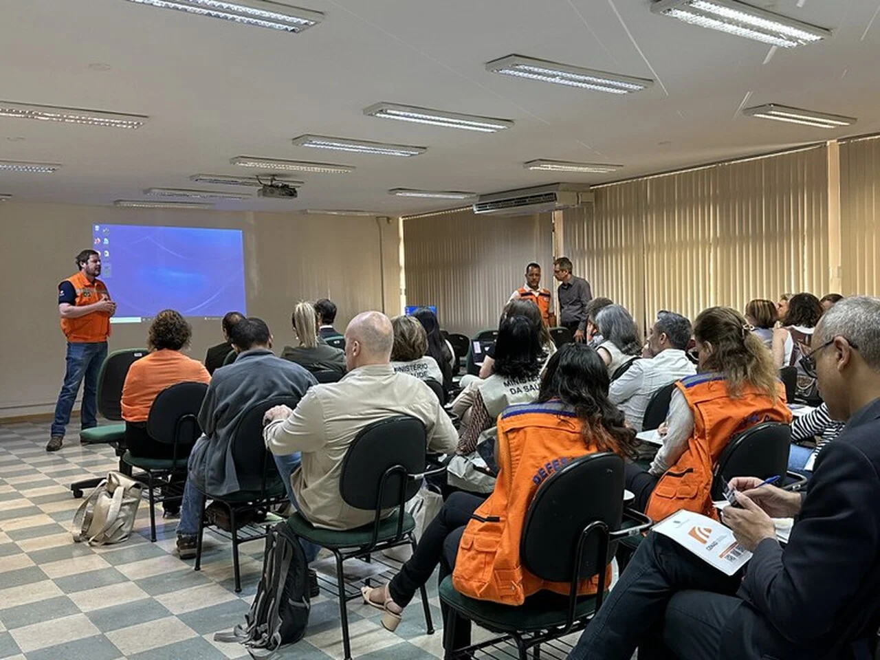 Qual é o objetivo do treinamento que ensina como atuar na emergência zoossanitária de gripe aviária? 7 qual e o objetivo do treinamento que ensina como atuar na emergencia zoossanitaria de gripe aviaria