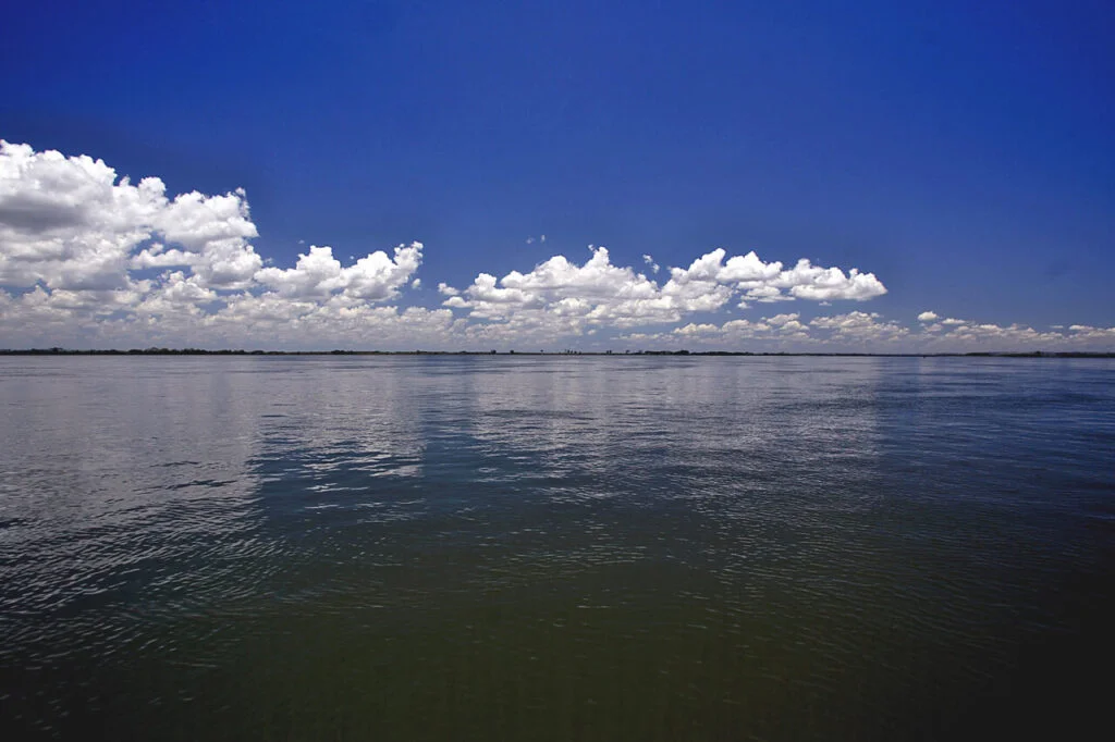 qual foi o crescimento percentual da outorga de agua para o setor agricola nos ultimos dois anos