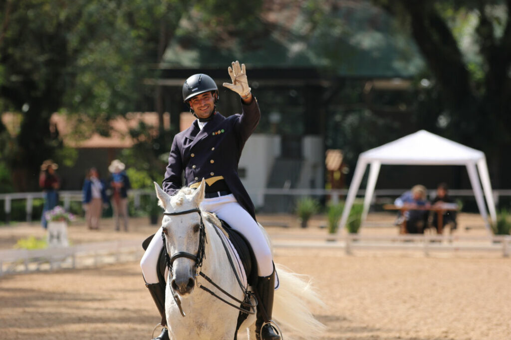 Quem é o campeão no Grand Prix de Londres de saltos?