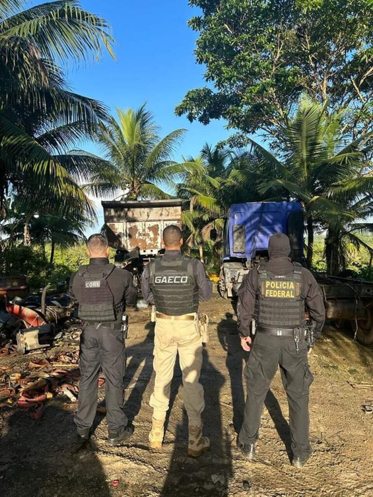 qual grupo esta sendo alvo de uma operacao por desviar insumos agricolas