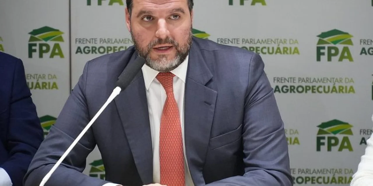 Qual projeto a comissão aprovou recentemente que visa à criação de uma delegacia especializada em crimes rurais?