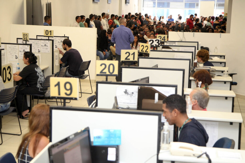 quantas vagas de trabalho o setor do agro possui em cascavel com um total de mais de 900