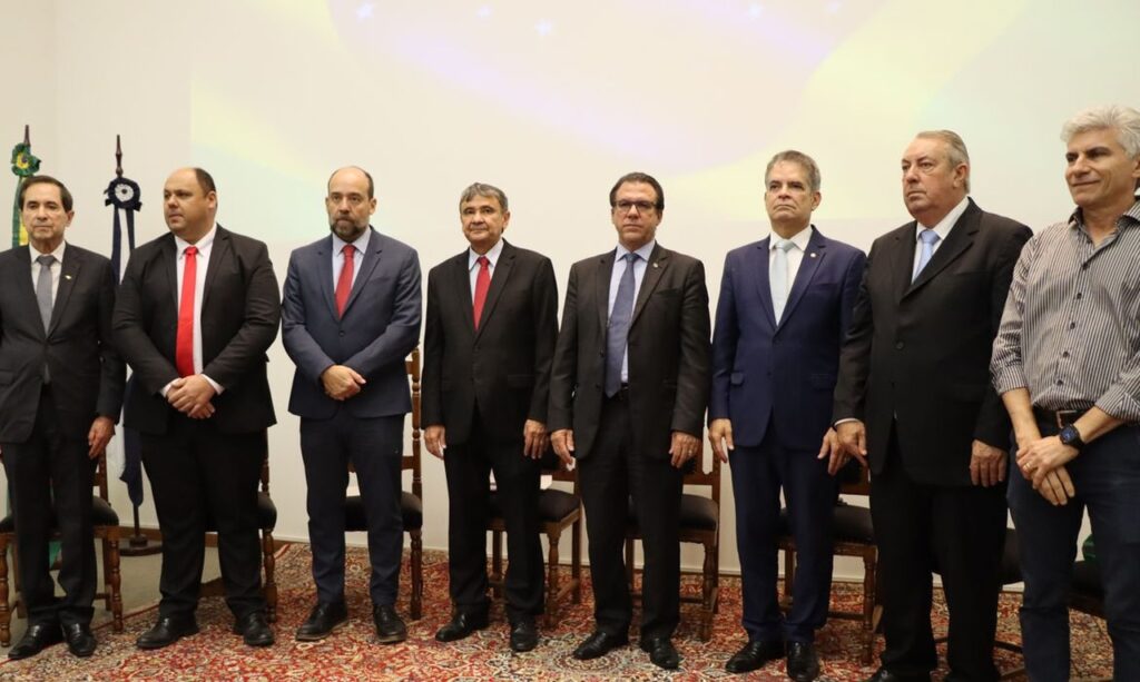 quem assinou o pacto por melhores condicoes de trabalho 1