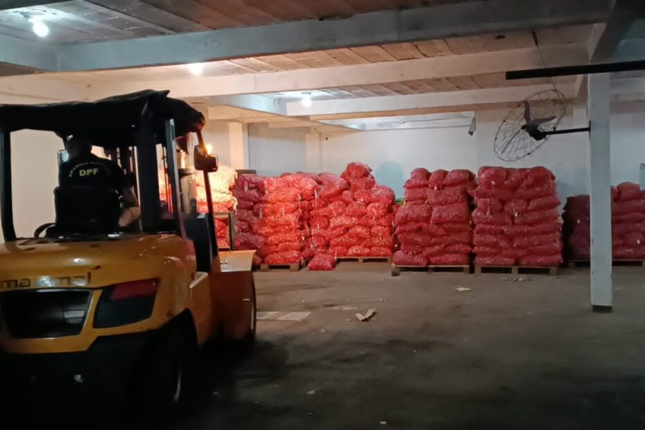 Quanto peso de alimentos contrabandeados da Argentina foi apreendido em