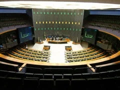 A Câmara aprovou o texto-base do projeto que limita os juros no crédito rotativo e… ?