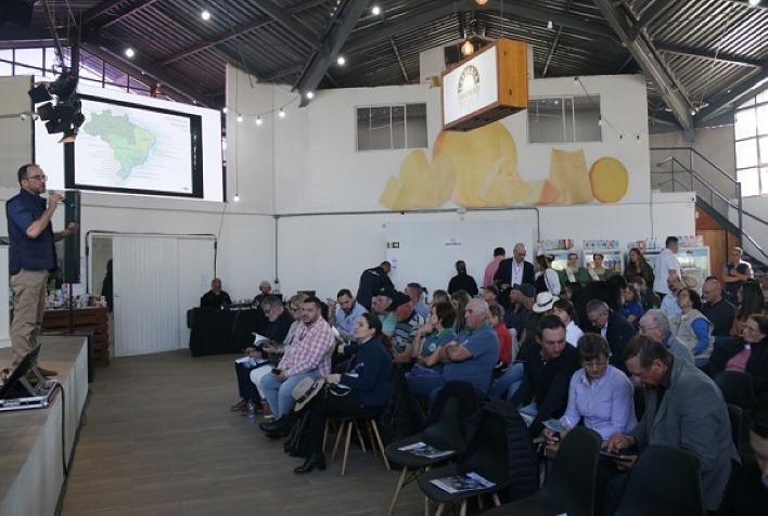 Como a planilha ajuda os produtores de leite na gestão sistêmica da propriedade?