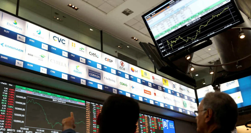 o ibovespa fechou quase estavel com acomodacao apos a decisao do fed mas teve a pior semana quanto foi a variacao do ibovespa apos a acomodacao do fed e qual foi o desempenho da semana em compar