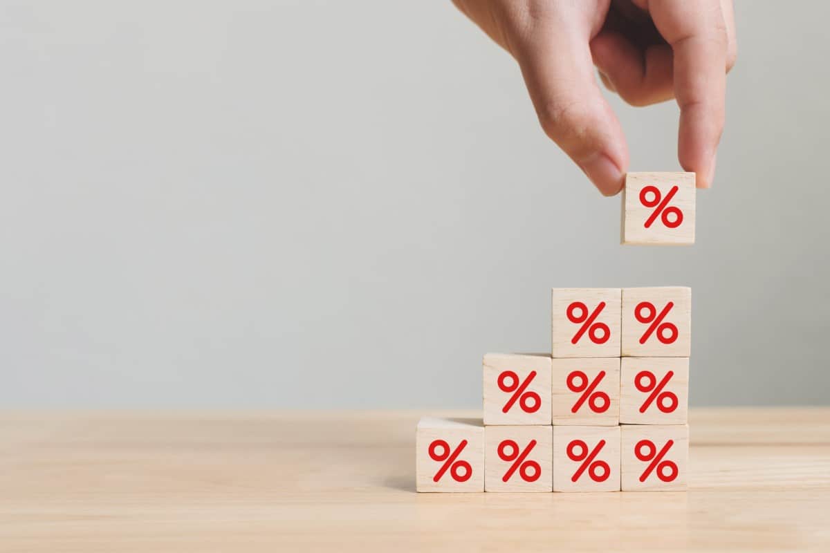 Por que as taxas futuras caíram em um dia de baixa liquidez e queda dos rendimentos dos…?