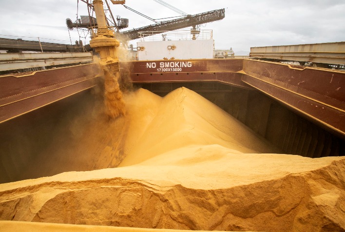 Quais foram as exportações do Paraná nos primeiros oito meses de 2023 e qual porcentagem de aumento em relação ao período anterior?