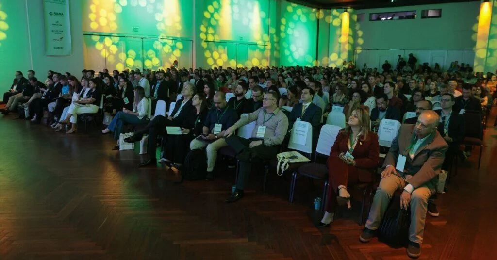 quais sao as acoes do pacote anunciado pela abmra para melhorar a comunicacao do agronegocio