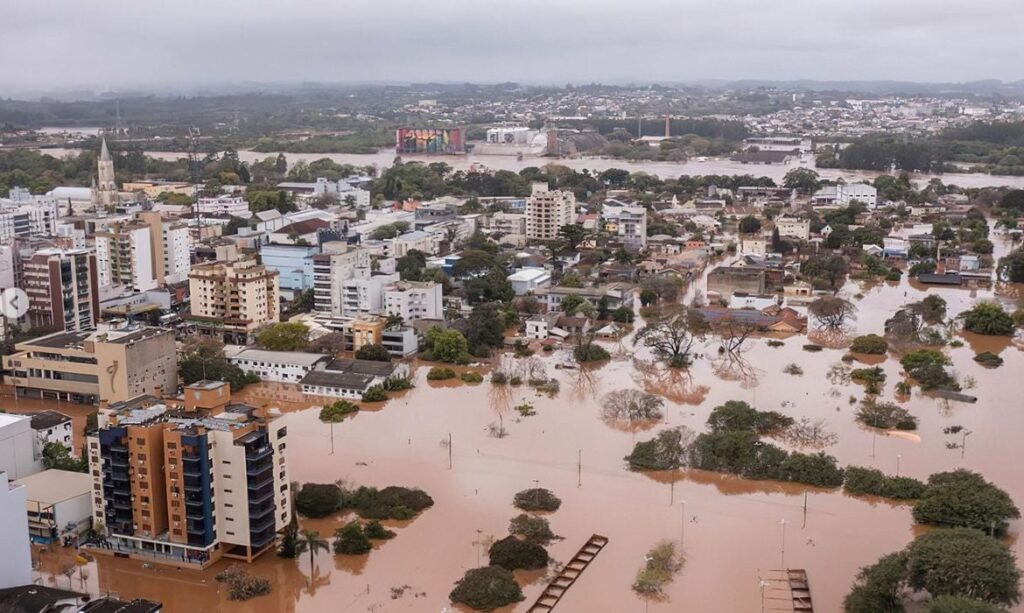 quais sao os alertas que a defesa civil esta emitindo aos municipios em relacao ao risco de inundacoes