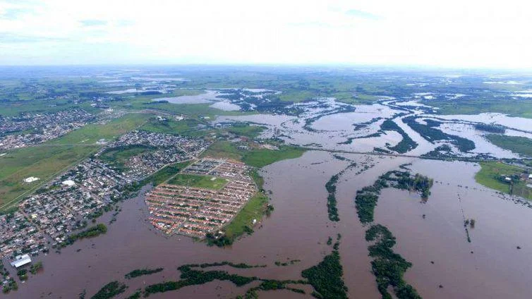 quais tecnicas a emater apresentou para reduzir os impactos das chuvas no campo