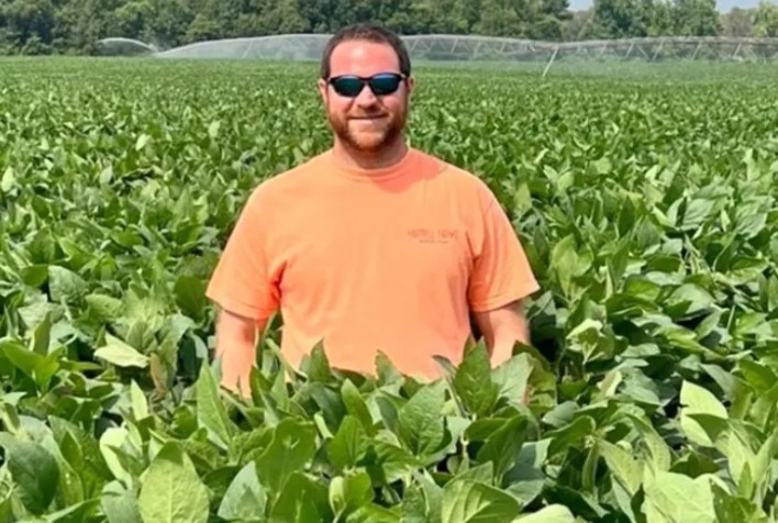 Qual agricultor norte-americano superou o recorde mundial de produtividade de soja, alcançando a marca de 231,8 sc/ha?