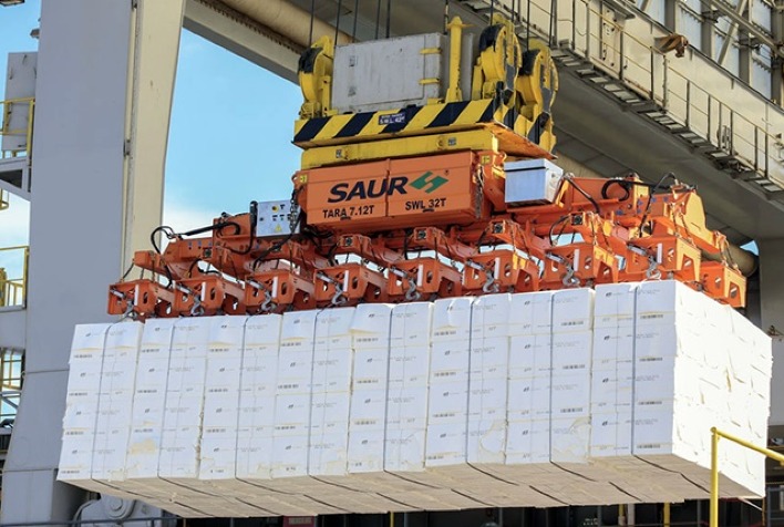 Qual é a implantação realizada por Suzano no Porto do Itaqui?