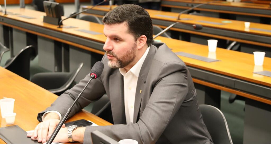 qual e o objetivo da reuniao entre as entidades e favaro em relacao ao setor do leite