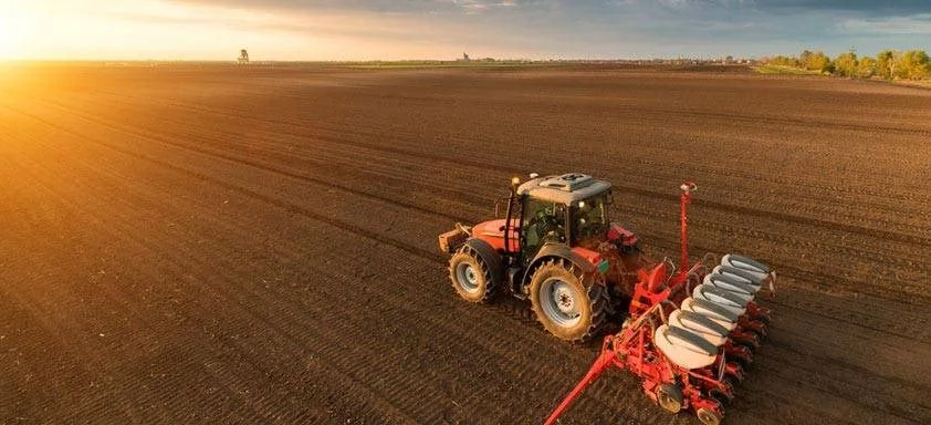 qual foi o indice de plantio de soja na primeira semana da safra 23 24 em comparacao com a media e o ano anterior