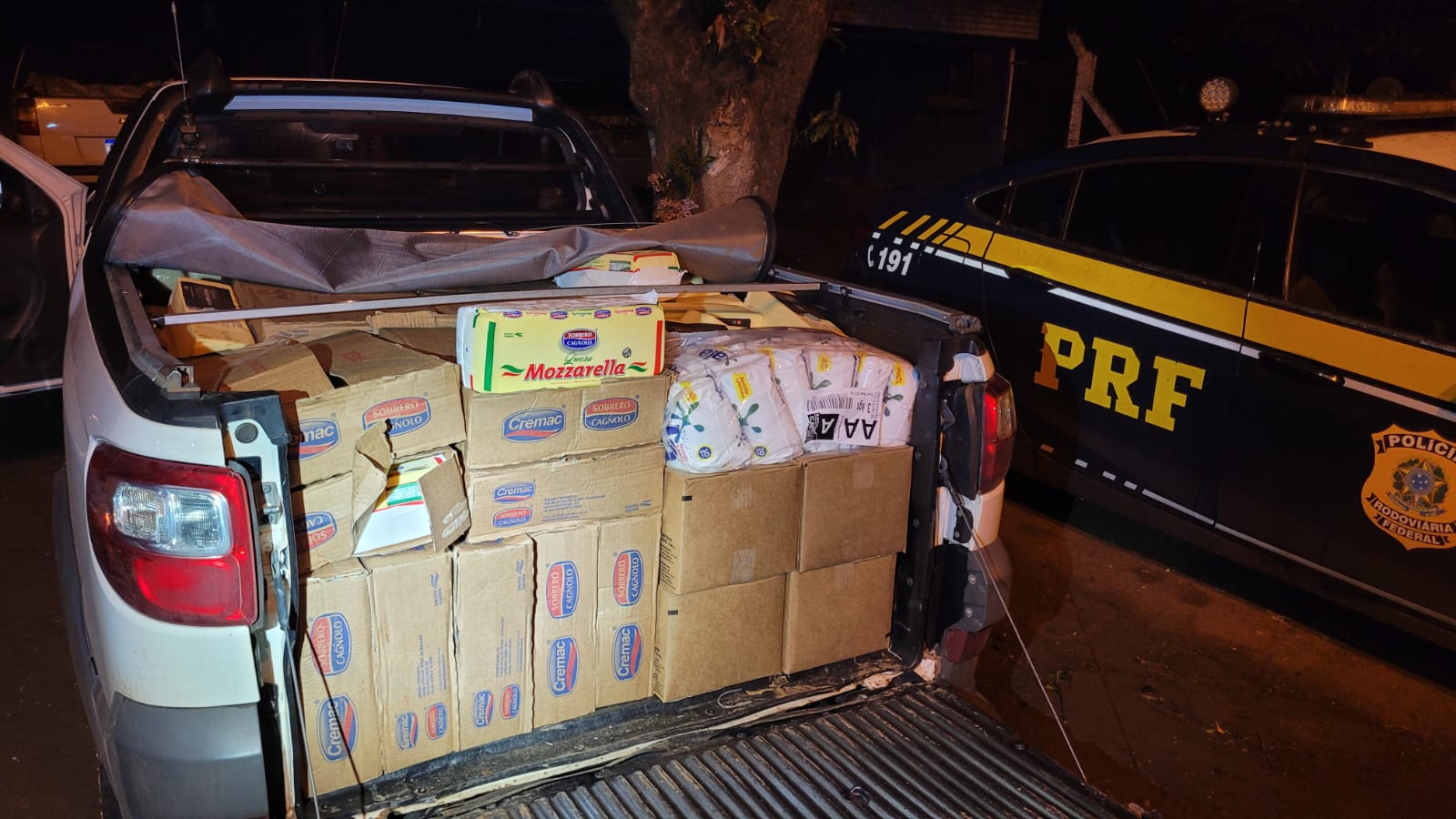 Quantos quilos de queijo muçarela foram apreendidos pela polícia no Paraná?