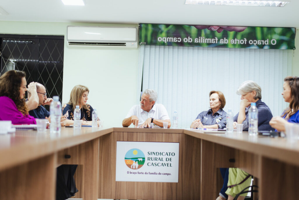 Quem participou da reunião promovida pelo Sindicato Rural de Cascavel para discutir informações do agronegócio? 5 quem participou da reuniao promovida pelo sindicato rural de cascavel para discutir informacoes do agronegocio