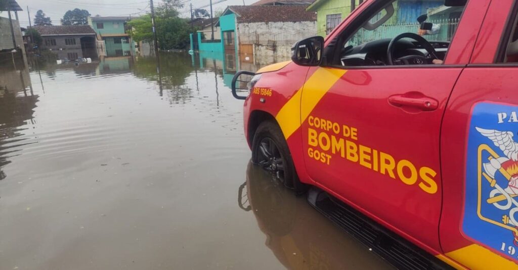 Chuvas no Paraná destroem lavouras e infraestrutura rural