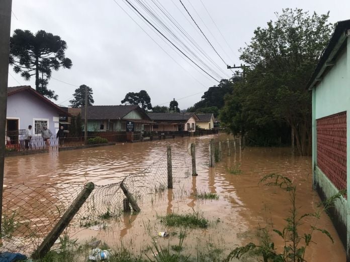 Quais foram os estragos causados pelas chuvas em Santa Catarina