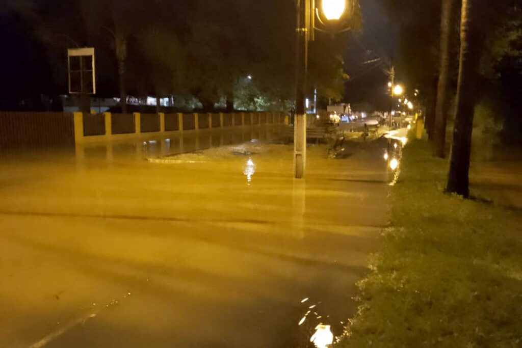 Quais sao as consequencias das chuvas no Parana incluindo mortes