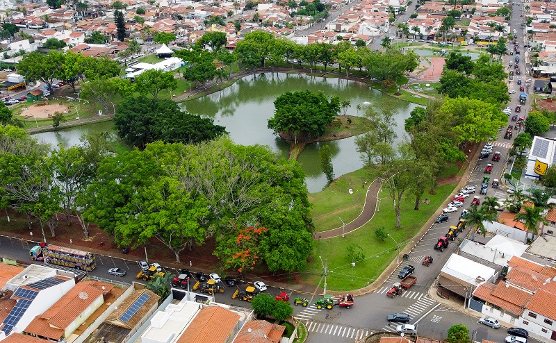 Desfile “Trator Verde” celebra a história agrícola de Artur Nogueira