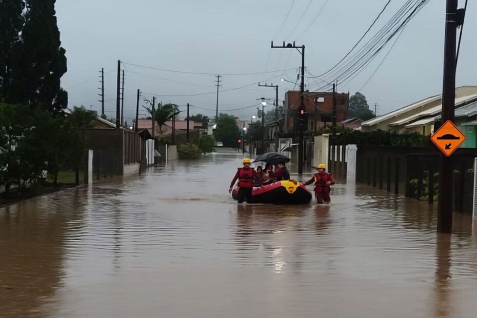 Quantas cidades em Santa Catarina foram atingidas por fortes chuvas