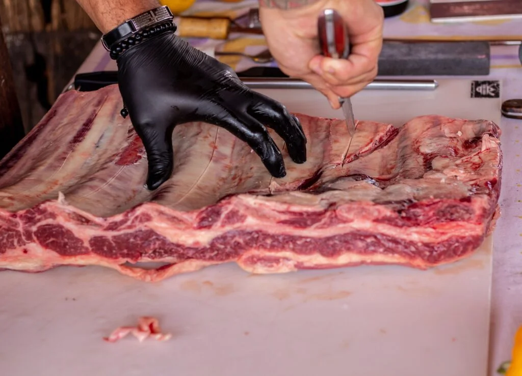 Carnes mais baratas em outubro? 3 Cotações das carnes registram queda mensal de 0,44% na prévia de outubro, aponta IBGE
