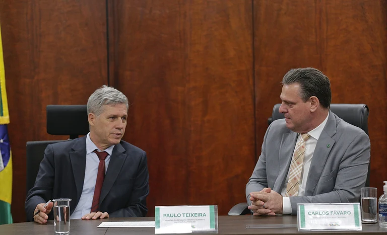 Como impulsionar a pecuária leiteira: Mapa e MDA debatem ideias? 7 Mapa e MDA discutem iniciativas para o desenvolvimento da pecuária leiteira