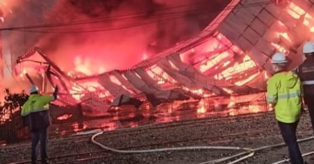 Correia no Porto de Paranaguá em chamas: O que aconteceu? 13 Incêndio atinge correia no Porto de Paranaguá