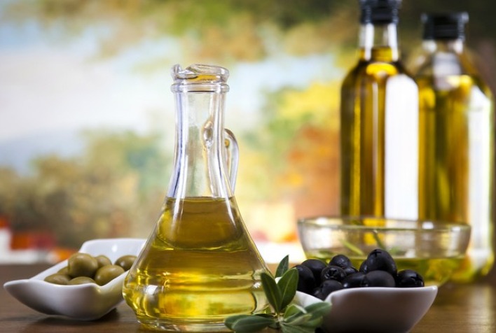 Quais são as estratégias utilizadas pelos produtores ibéricos de azeite de oliva para atrair investidores diante do aumento nos preços?