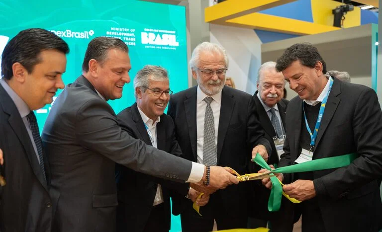 Quais são as expectativas do Brasil em relação aos negócios no valor de US$ 3,5 bilhões, e por que o destaque é dado à sustentabilidade por parte de Fávaro? 13 quais sao as expectativas do brasil em relacao aos negocios no valor de us 35 bilhoes e por que o destaque e dado a sustentabilidade por parte de favaro