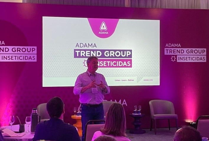 Quais são os desafios e tendências do controle de pragas no sistema produtivo brasileiro discutidos no debate da ADAMA com especialistas?