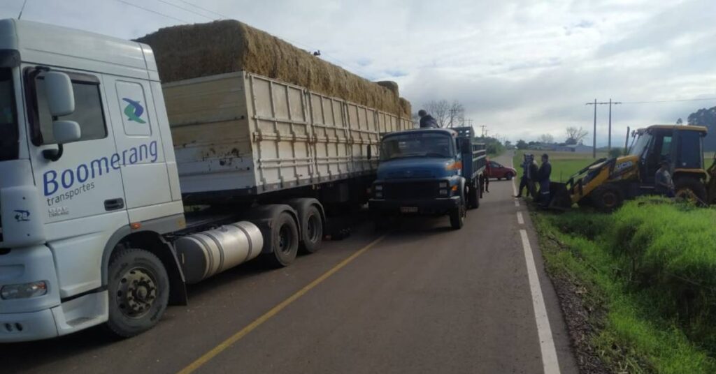 Quais são os produtores do Paraná que estão doando feno para os pecuaristas de leite gaúchos afetados pelas enchentes? 23 quais sao os produtores do parana que estao doando feno para os pecuaristas de leite gauchos afetados pelas enchentes