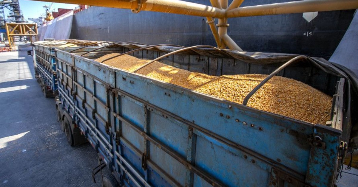 Qual é a previsão de exportação de milho em outubro, de acordo com a Anec?