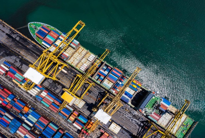 Qual é a previsão para o saldo comercial do Brasil em 2023, de acordo com a balança comercial?