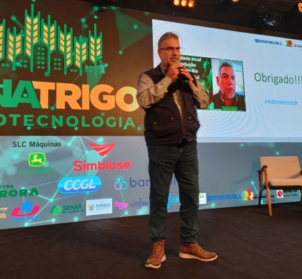 Qual é o tema do debate promovido pela Fenatrigo no fórum? 11 qual e o tema do debate promovido pela fenatrigo no forum