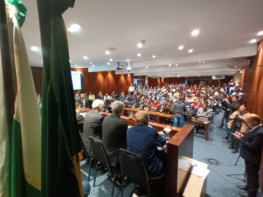 Qual o futuro do setor leiteiro no PR? 9 Governo do Paraná participa de audiência pública para discutir situação do setor leiteiro