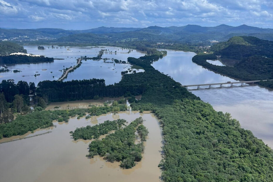 Governo do Paraná será parceiro das prefeituras na recuperação de estragos da chuva no meio rural