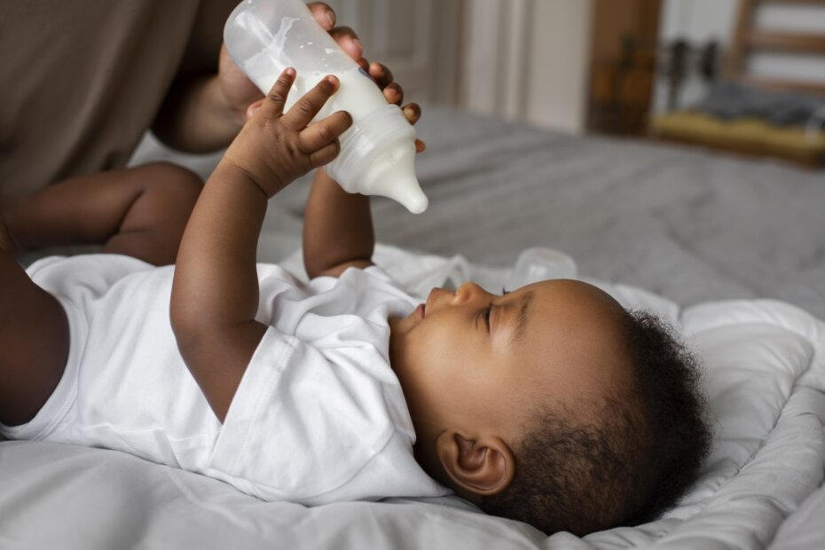 OMS libera leite de vaca para bebês de 6 a 11 meses que não mamam; entenda | Saúde