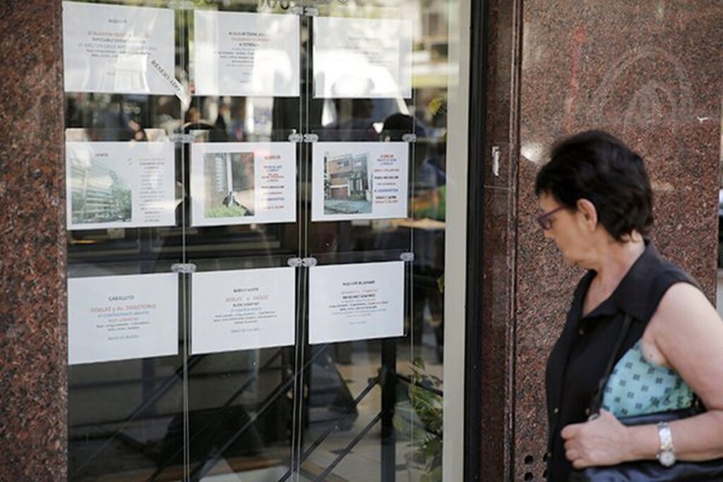 Argentinos poderão pagar aluguel até com litro de leite, diz chanceler de Milei | Economia