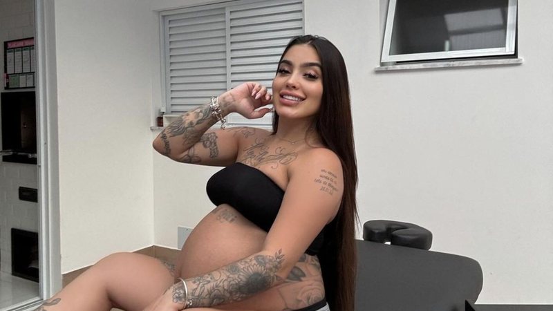 Mc Mirella: dor intensa ao tirar leite pela primeira vez