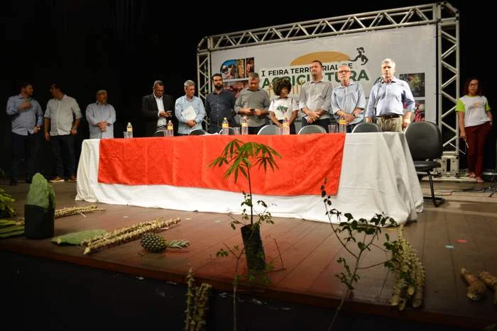 Ministro anuncia políticas contra seca na Feira Familiar de Vitória da Conquista 11 Feira de Agricultura Familiar | em Vitória da Conquista, ministro recebe demandas e anuncia políticas contra a seca