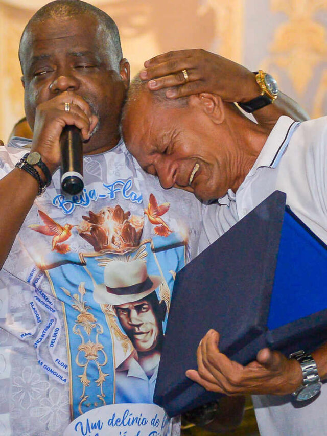 Beija-Flor de Nilópolis homenageia colaboradores veteranos em ensaio emocionante