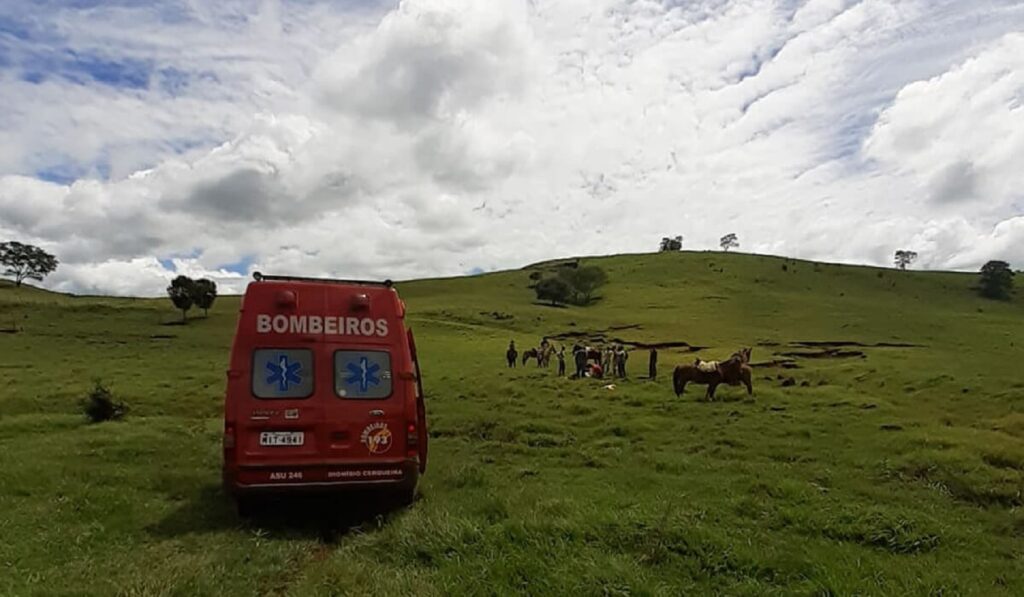 Adolescente fica gravemente ferida após sofrer queda de cavalo | CGN