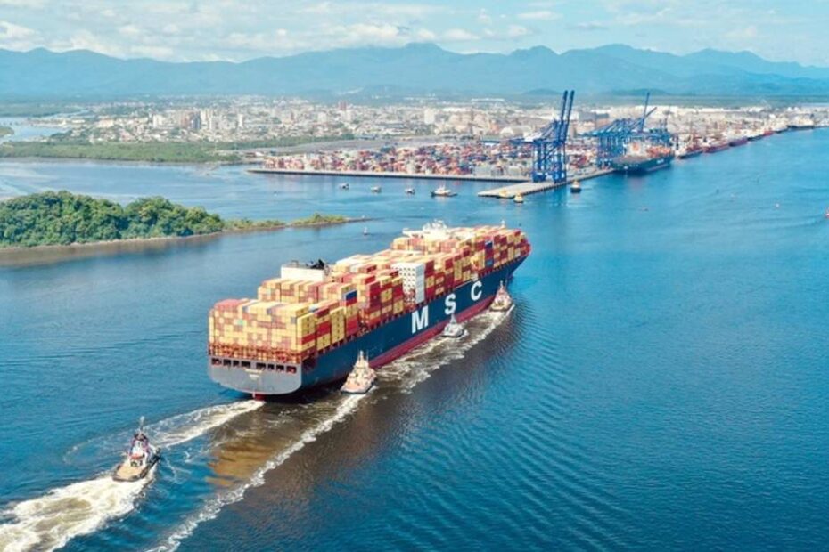 Maior navio porta-contêineres em comprimento a atracar em Paranaguá chega ao TCP • Portal DBO